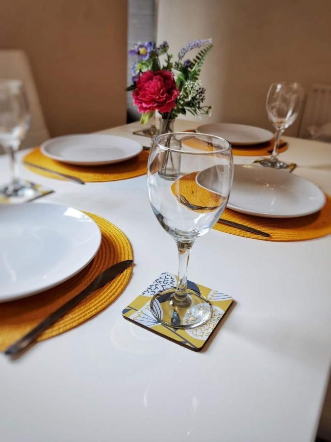 Villa Kenrick Street Great House Available For Guests And Contractors Parking And Wifi à Nottingham Extérieur photo
