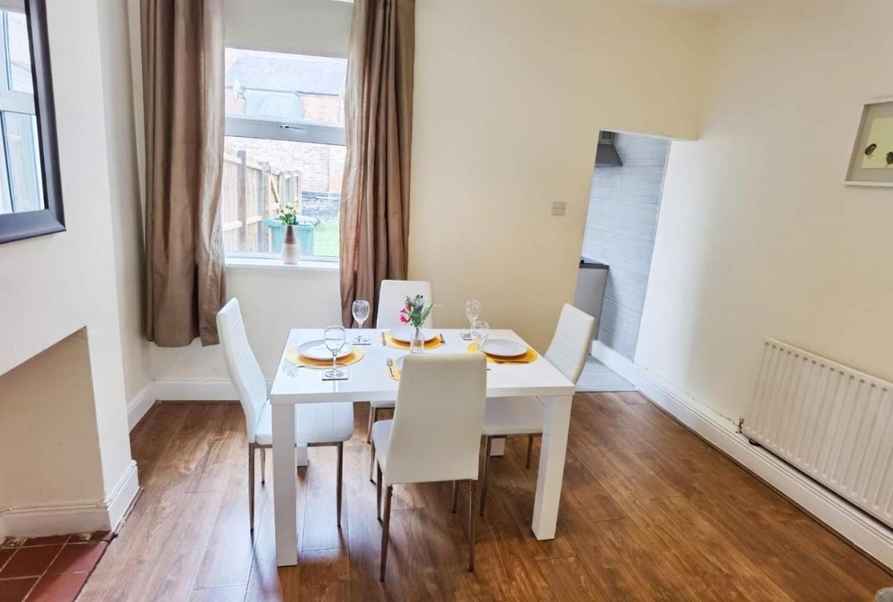 Villa Kenrick Street Great House Available For Guests And Contractors Parking And Wifi à Nottingham Extérieur photo